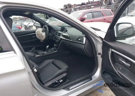 2017 BMW 330I z USA, uszkodzony, nr VIN WBA8B9G5XHNU09444